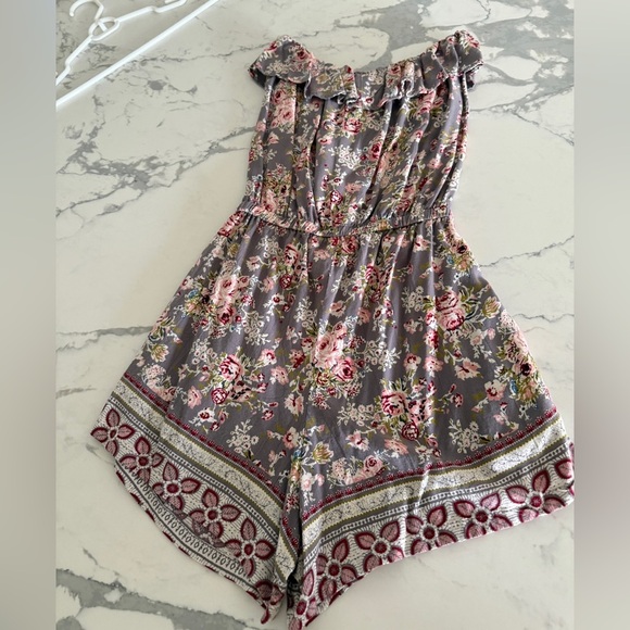 Angie grey floral tube top shorts romper size medium - Picture 2 of 4